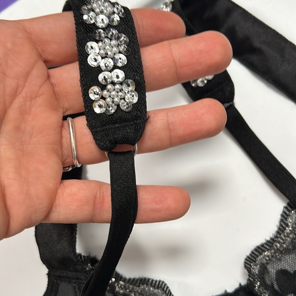 Victoria’s Secret Lace Embellished Lace sequin Bra size 32 B - Picture 11 of 14